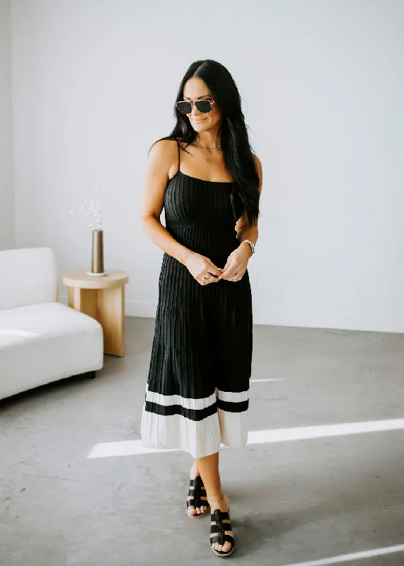 Women's Activewear Apparel Kenzie Pleated Maxi Dress